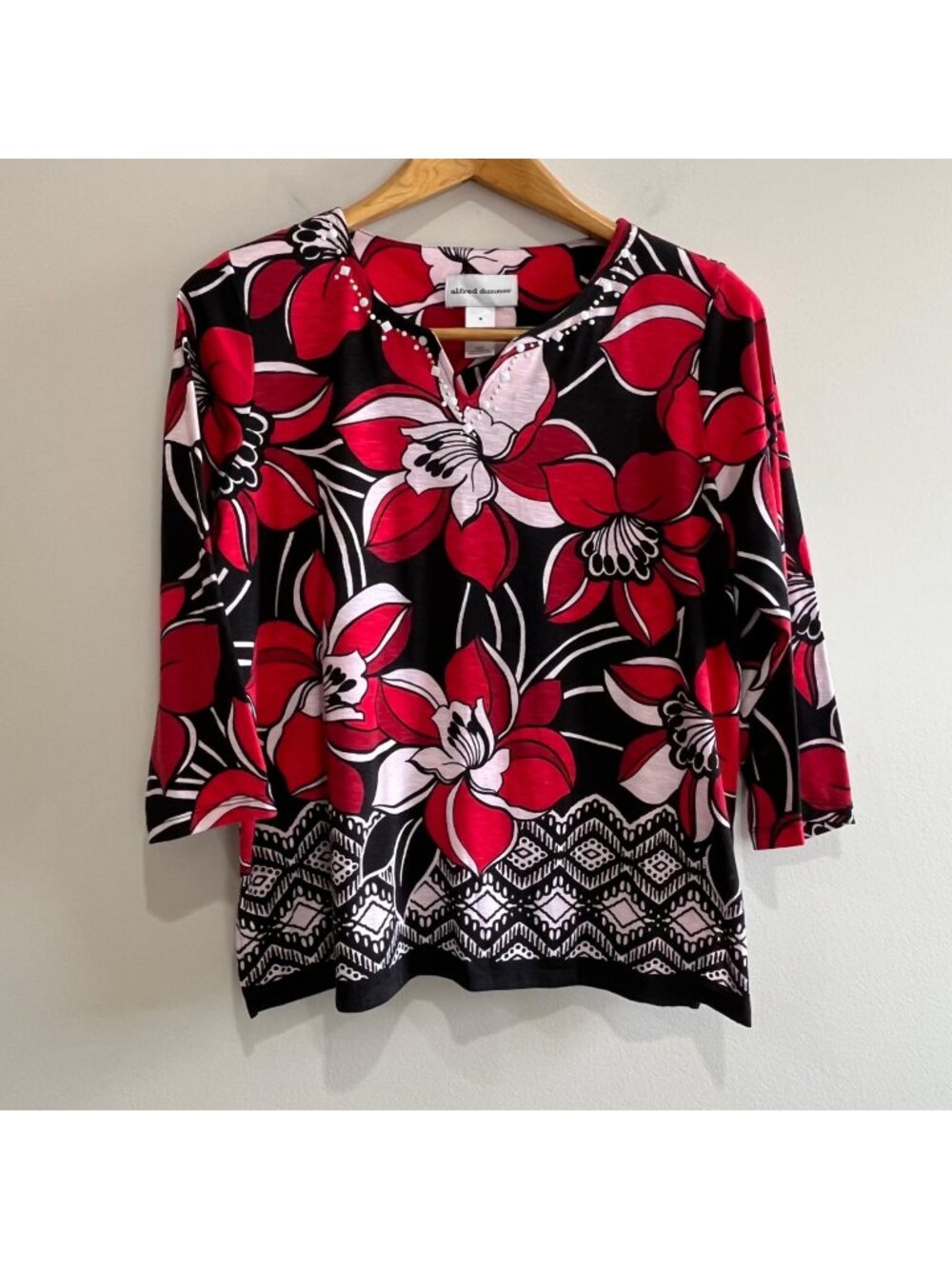 Alfred Dunner Red Floral 3/4 Sleeve Top Womens M V-Neck Jewel Detail